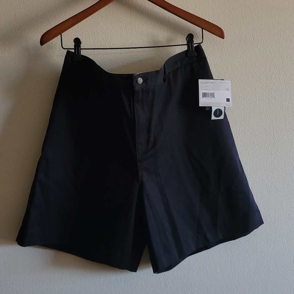 Liz Claiborne flat front classic black cotton shorts Women's 16